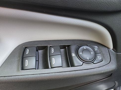 Used 2024 Chevrolet Equinox LS FWD image 9