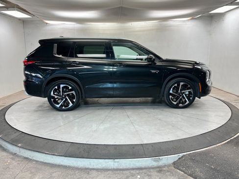 Used 2024 Mitsubishi Outlander 4WD Plug-In Hybrid image 6