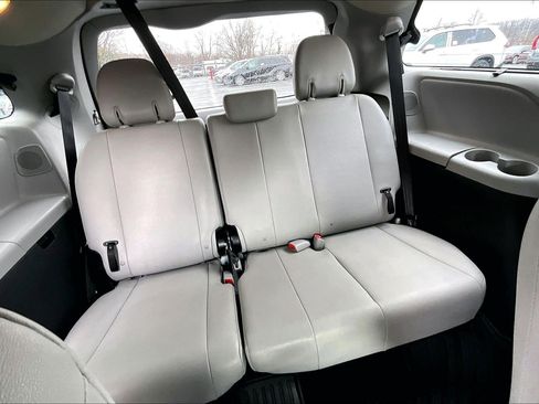 Used 2015 Toyota Sienna Limited Premium image 27