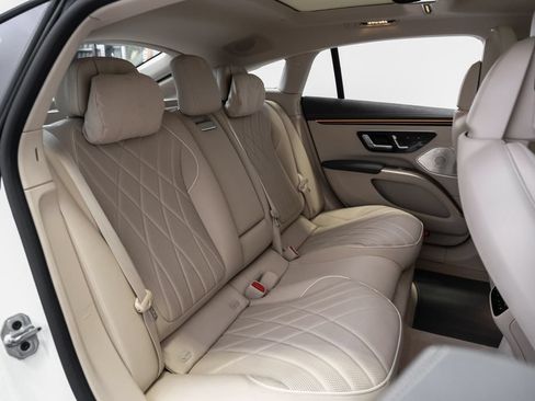 Used 2023 Mercedes-Benz EQS 580 4MATIC Sedan image 32