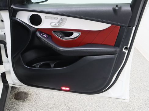 Used 2022 Mercedes-Benz GLC 300 4MATIC Coupe image 39