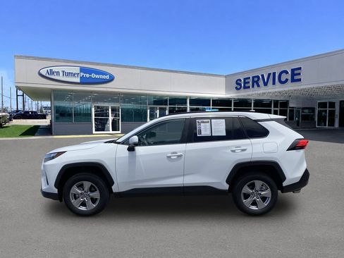 Used 2023 Toyota RAV4 XLE w/ Convenience Package FWD image 5