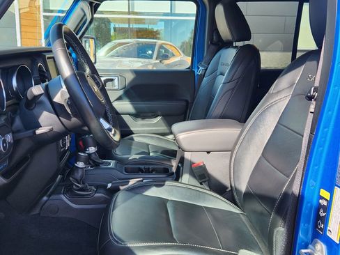 Used 2022 Jeep Wrangler Unlimited Sahara w/ Cold Weather Group image 8