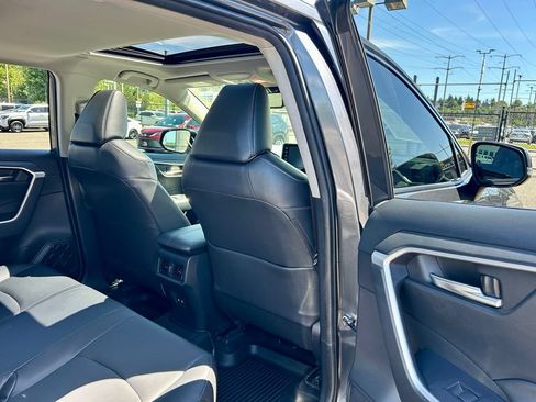 Certified 2019 Toyota RAV4 XLE Premium w/ Advanced Technology Package AWD/4WD image 13