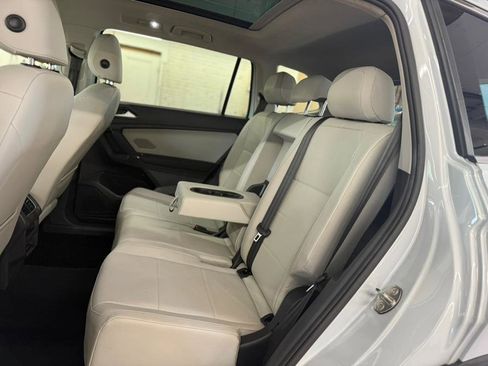 Used 2018 Volkswagen Tiguan SE w/ Panoramic Sunroof Package image 33
