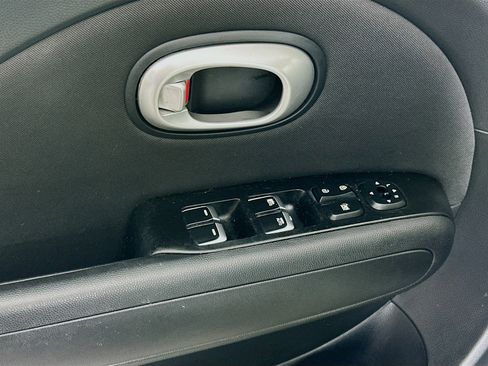 Used 2017 Kia Soul + FWD image 15