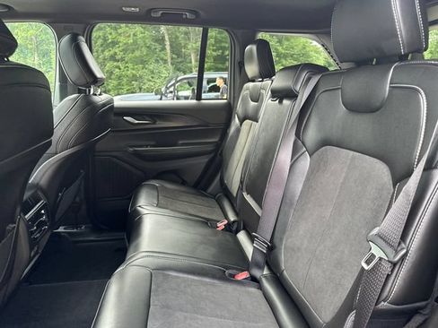 Used 2025 Jeep Grand Cherokee Altitude AWD/4WD image 19
