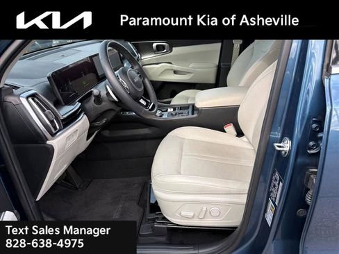 Used 2025 Kia Sorento EX image 17