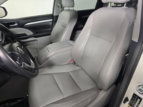 Used 2015 Toyota Highlander XLE AWD/4WD image 25