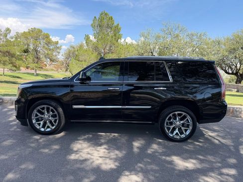 Used 2019 Cadillac Escalade Platinum AWD/4WD image 2