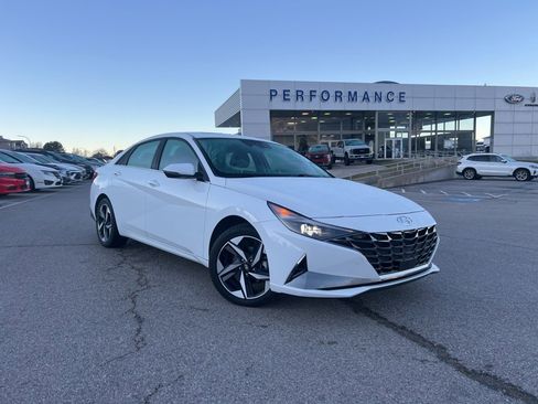 Used 2023 Hyundai Elantra Limited w/ Preferred Accessory Package image 2