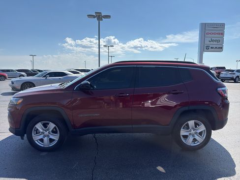 Certified 2022 Jeep Compass Latitude w/ Convenience Group AWD/4WD image 8