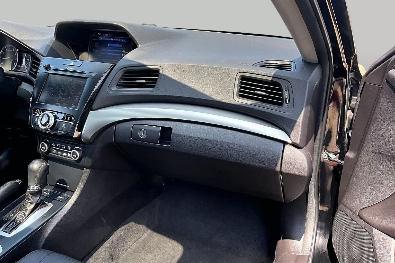 Used 2016 Acura ILX w/ Premium Package FWD image 19