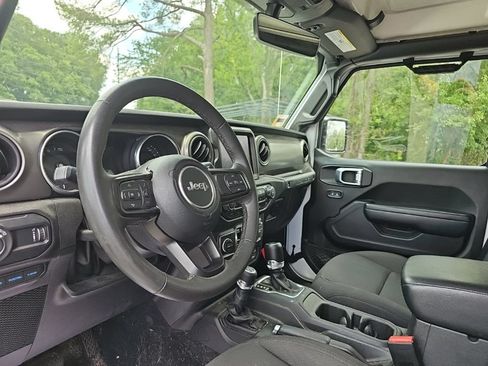 Used 2023 Jeep Wrangler Unlimited w/ Cold Weather Group AWD/4WD image 9