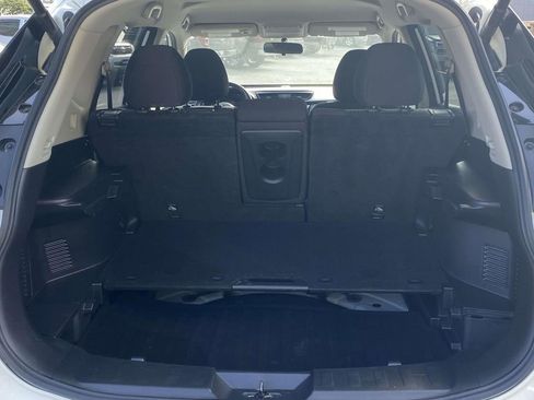 Used 2018 Nissan Rogue SV image 9