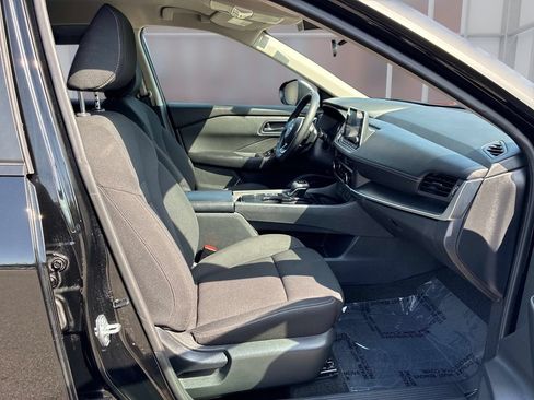 Used 2024 Nissan Rogue S FWD image 10