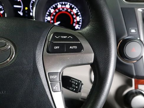 Used 2013 Toyota Highlander Limited image 26