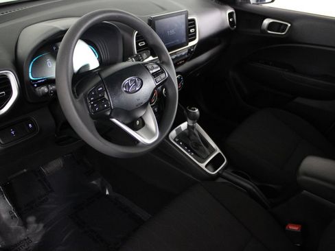 Certified 2025 Hyundai Venue SE FWD image 19