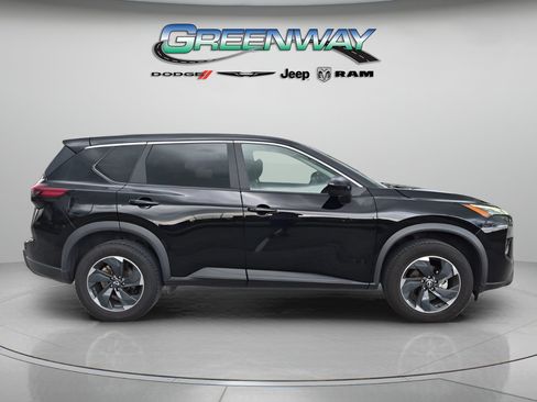 Used 2024 Nissan Rogue SV AWD/4WD image 4