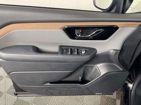 Used 2025 Subaru Forester Sport image 17