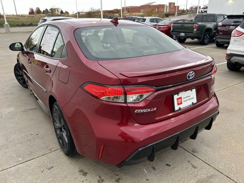 Certified 2024 Toyota Corolla SE w/ SE Package image 4