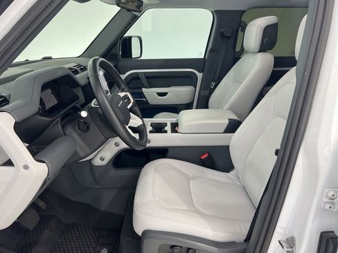 Used 2025 Land Rover Defender 110 X-Dynamic SE AWD/4WD image 19