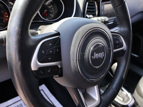 Used 2018 Jeep Compass Latitude FWD image 24