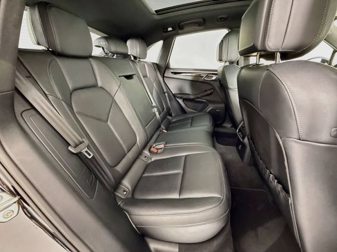 Certified 2025 Porsche Macan AWD/4WD image 29