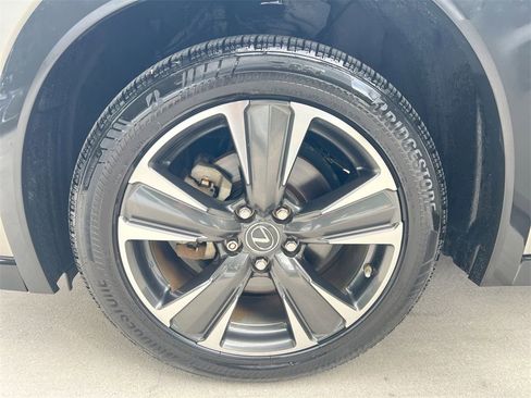 Used 2019 Lexus UX 200 image 9