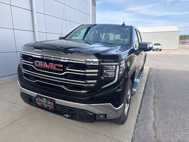 Used 2023 GMC Sierra 1500 SLT w/ SLT Premium Package AWD/4WD image 4
