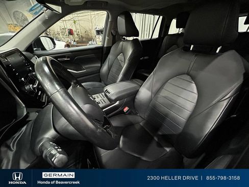 Used 2020 Toyota Highlander XLE AWD/4WD image 26