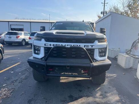 Used 2020 Chevrolet Silverado 2500 Custom w/ Custom Value Package image 2