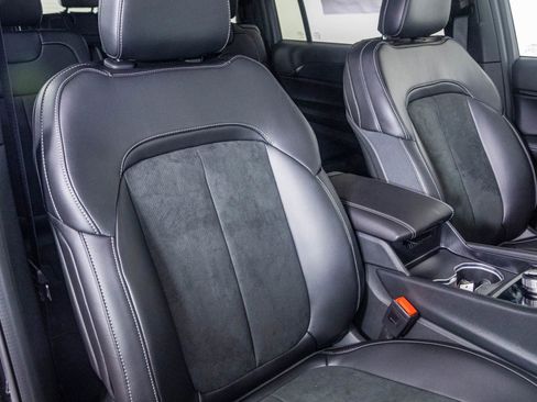 New 2025 Jeep Grand Cherokee L Altitude image 40