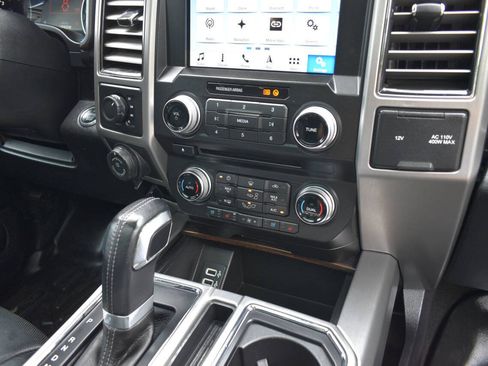 Used 2017 Ford F150 Platinum w/ Equipment Group 701A Luxury AWD/4WD image 23