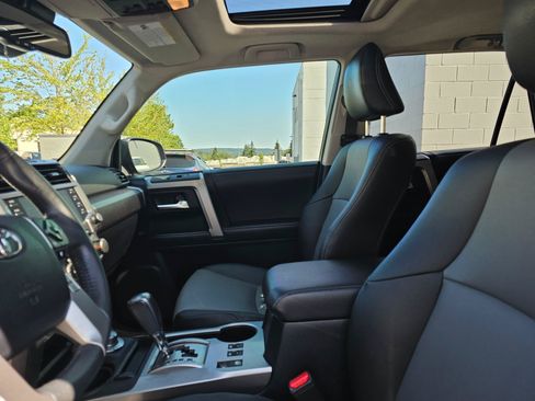 Used 2022 Toyota 4Runner SR5 Premium w/ Moonroof Package AWD/4WD image 24