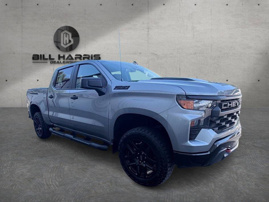Used 2025 Chevrolet Silverado 1500 Custom Trail Boss w/ LPO, Dark Essentials Package AWD/4WD image 6
