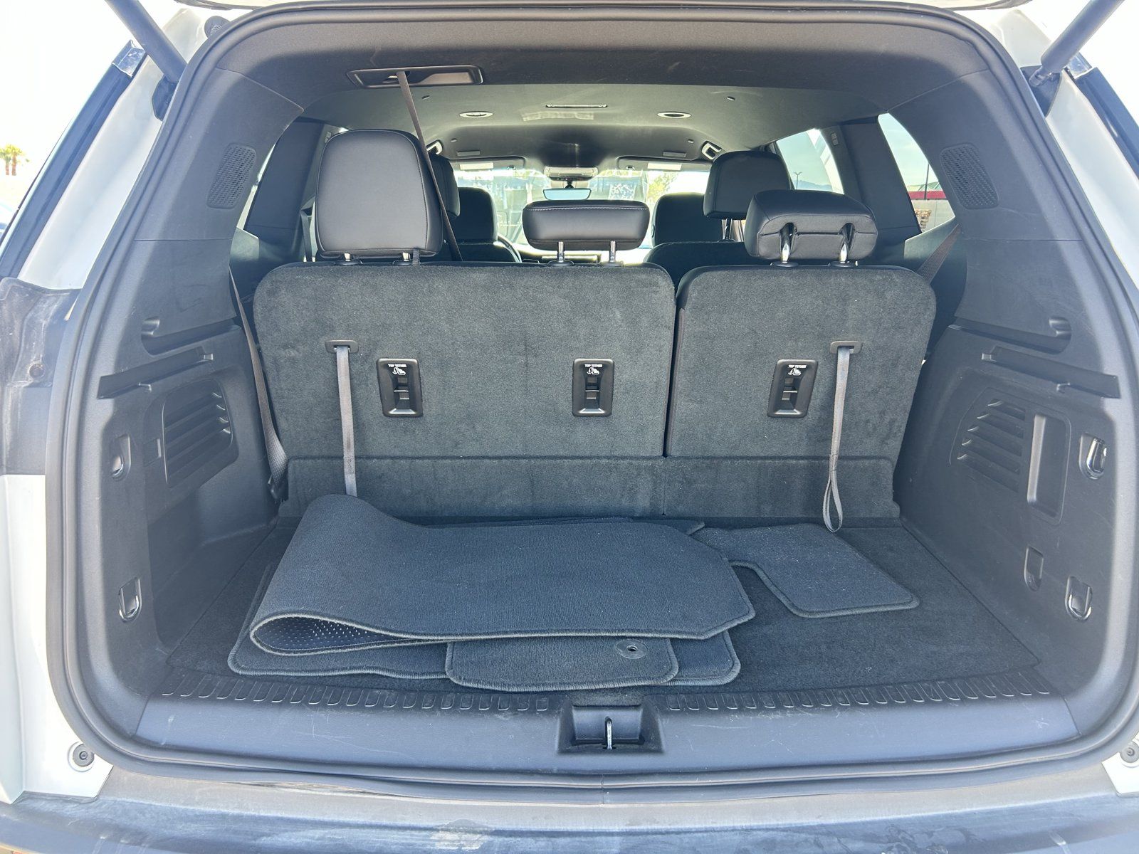 Used 2026 GMC Acadia Elevation w/ Elevation Premium Package FWD image 12