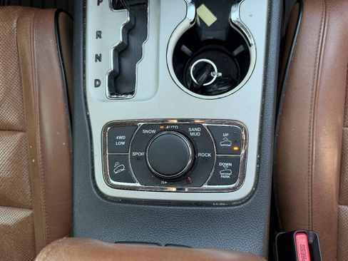 Used 2011 Jeep Grand Cherokee Overland AWD/4WD image 11