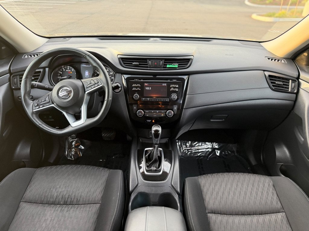 Used 2017 Nissan Rogue SV FWD image 16