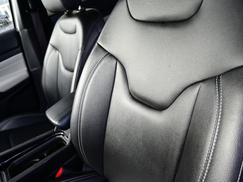 Used 2025 Jeep Compass Limited image 24