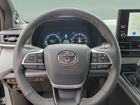 Used 2026 Toyota Sienna XSE AWD/4WD image 12
