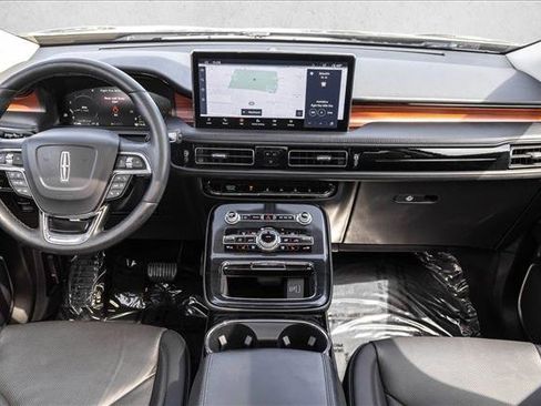 Used 2022 Lincoln Nautilus Reserve w/ Luxury Package AWD/4WD image 23
