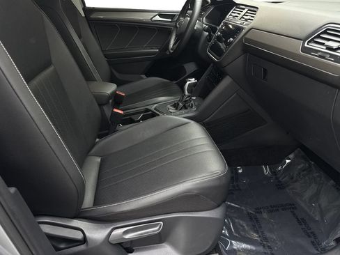 Used 2023 Volkswagen Tiguan SE w/ Panoramic Sunroof Package FWD image 47