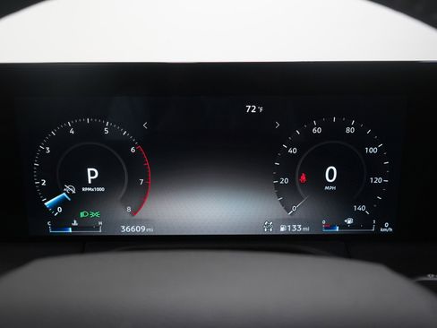 Used 2025 Nissan Armada SV AWD/4WD image 25