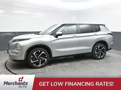 Used 2024 Mitsubishi Outlander SE AWD/4WD image 3