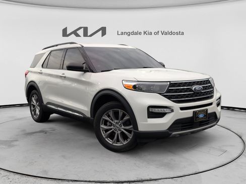 Used 2023 Ford Explorer XLT w/ Equipment Group 202A AWD/4WD image 1