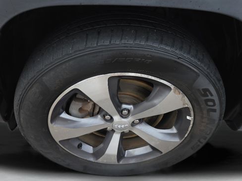 Used 2020 Jeep Cherokee Limited image 11