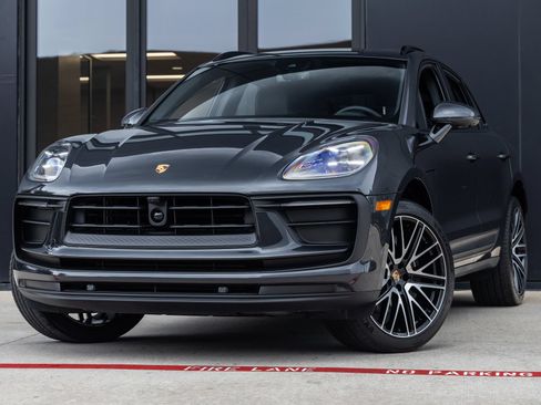 Certified 2026 Porsche Macan AWD/4WD image 1