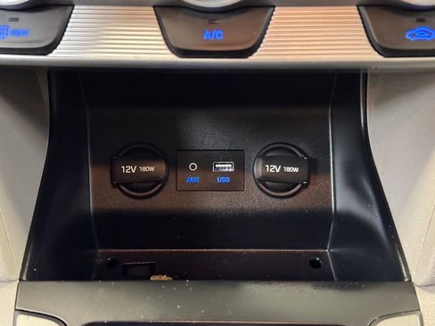 Used 2019 Hyundai Elantra SEL image 32