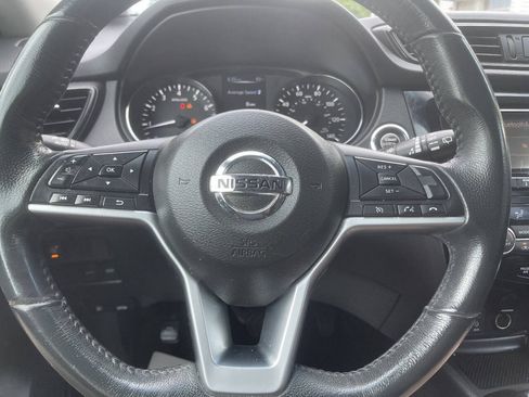 Used 2017 Nissan Rogue SV FWD image 13